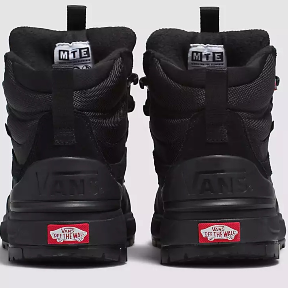 Vans WMNS Ultrarange Exo
Black/Black
VN0A4BVSBKA
Boots Sneakers - Picture 15 of 16